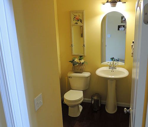 5th image of 300 Topaz Dr