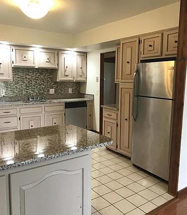 3rd image of 403 Dogwood Dr