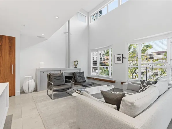 2450 Alma St #1, Vancouver, BC V6R 3R7