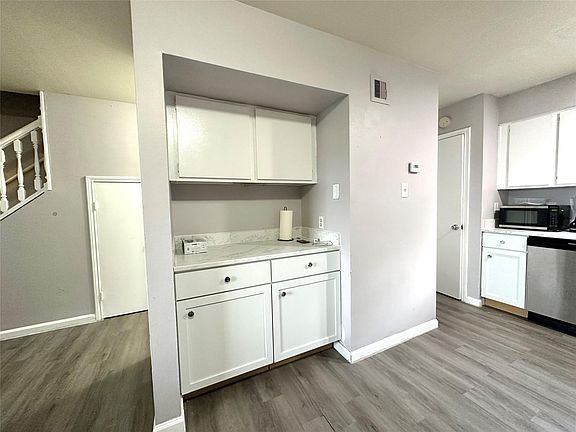 4th image of 4109 Lark Ln APT A