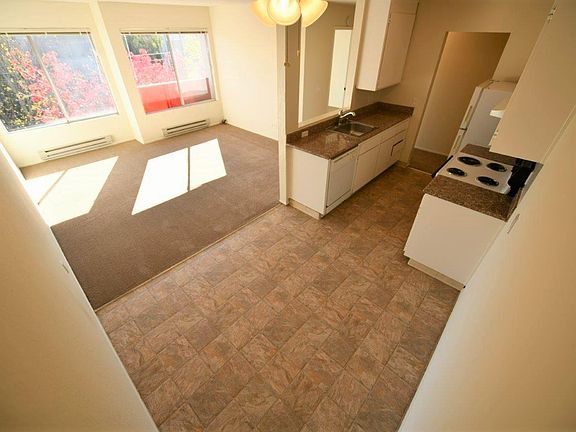 5th image of 389 Vernon St #301