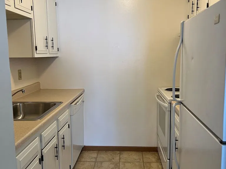 220 Napoleon Rd — Photo 13