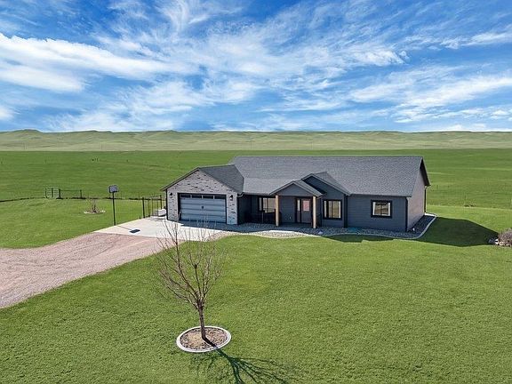 3rd image of 22869 Gateway Dr