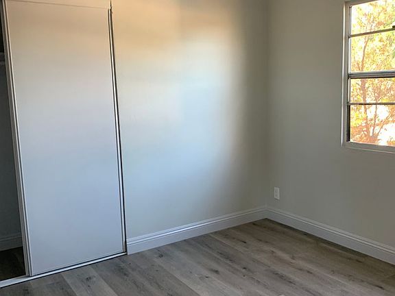 2nd image of 1338 W 57th St #25