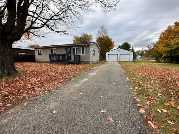 809 Vulcan St, Newberry, MI 49868