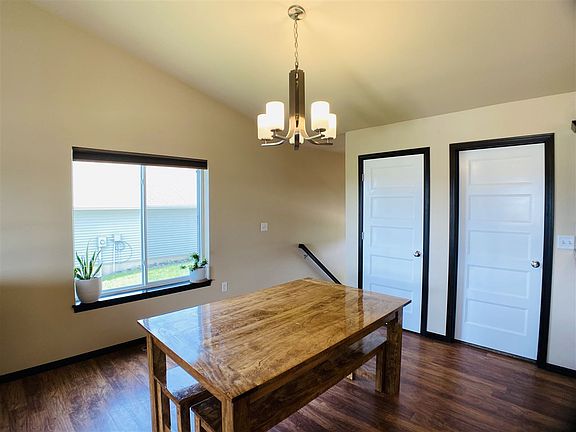 5th image of 551 Rolling Hills Dr