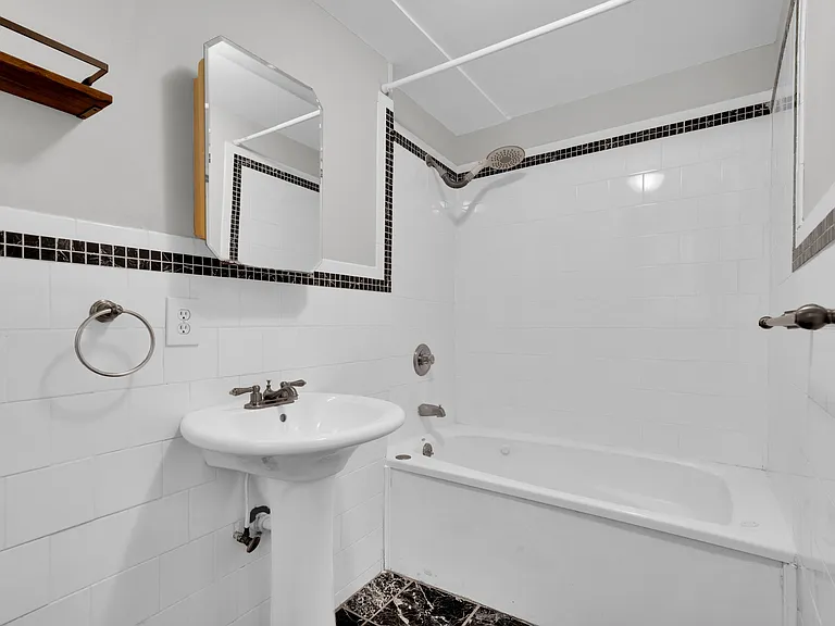 1820 Clydesdale Pl NW #C — Photo 27