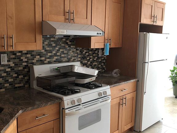 5th image of 1140 67th St #1L