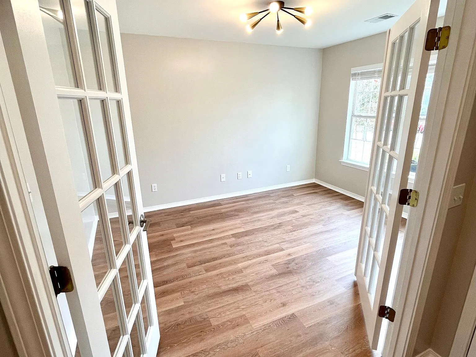 146 Fairgreen St — Photo 1