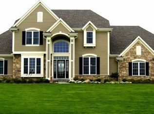 N64W28073 Hickory Hill Dr, Sussex, WI 53089