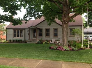 403 Kenilworth Rd, Bay Village, OH 44140