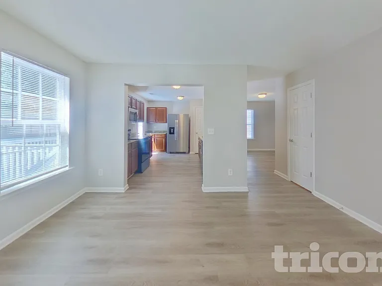 248 Eagle Pointe Dr — Photo 4