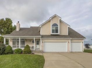 745 SW Windsong Cir, Lees Summit, MO 64082