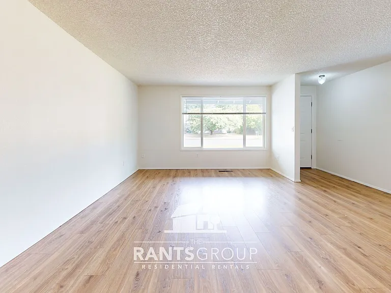 903 Tartan Dr SW — Photo 4