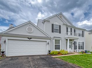 40 McKinley Ln, Streamwood, IL 60107