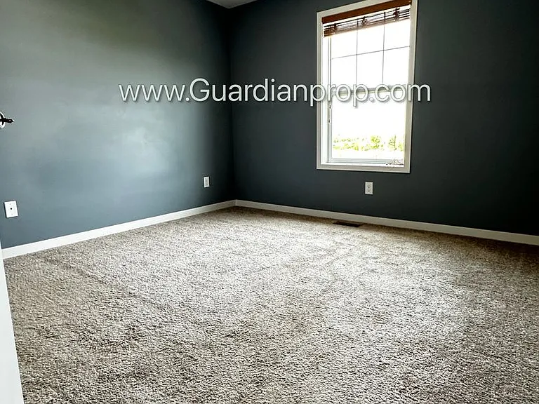 11920 Emery Village Dr N — Photo 11