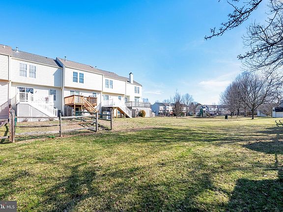 3rd image of 14 Inkberry Ct