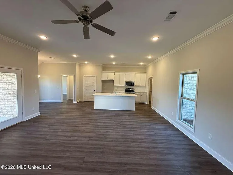 571 Patrick Farms Dr — Photo 5