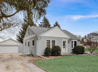 1614 S Berlin Ave, New Berlin, WI 53151