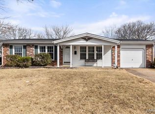 270 Bon Aire Dr, Florissant, MO 63033