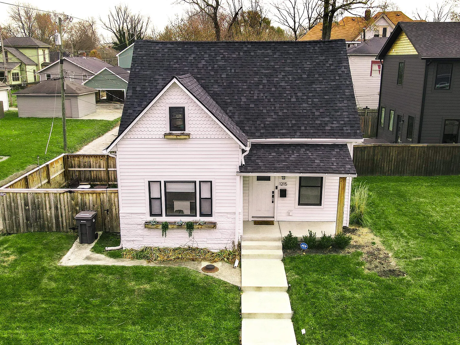2 bed, 1.5 bath, 1268 sqft, $1,800 — Photo 2