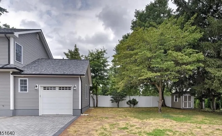 800 Drake Ave — Photo 4