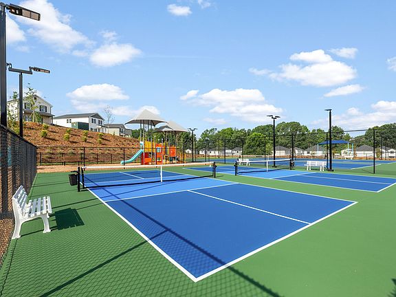 Pickleball Courts at Hemingway.