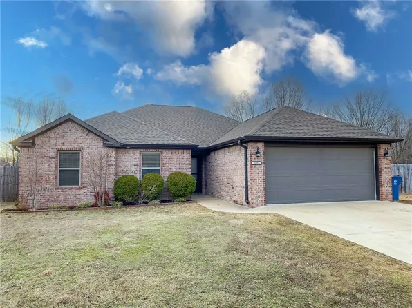 1055 Washburn Dr, Pea Ridge, AR 72751