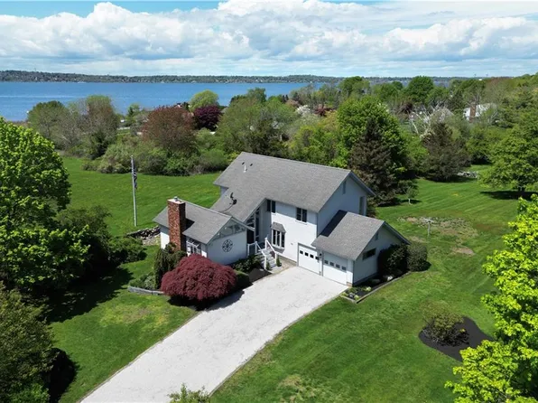 176 Winnisimet Dr, Tiverton, RI 02878