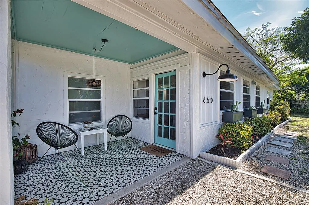 3 bed, 2.0 bath, 1421 sqft, $2,200 — Photo 4