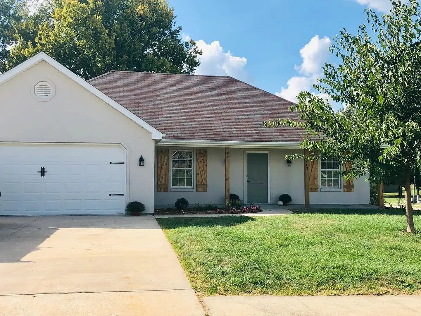 Fabulous 3 Bed 2 Bath House! — Photo 1