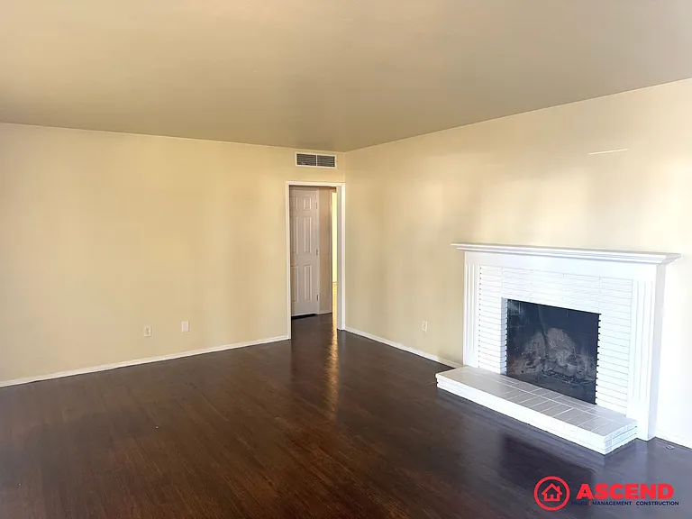 2816 Ashby St — Photo 2