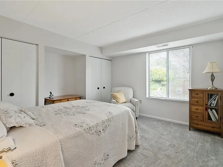 2120 Greentree Rd #705E — Photo 8