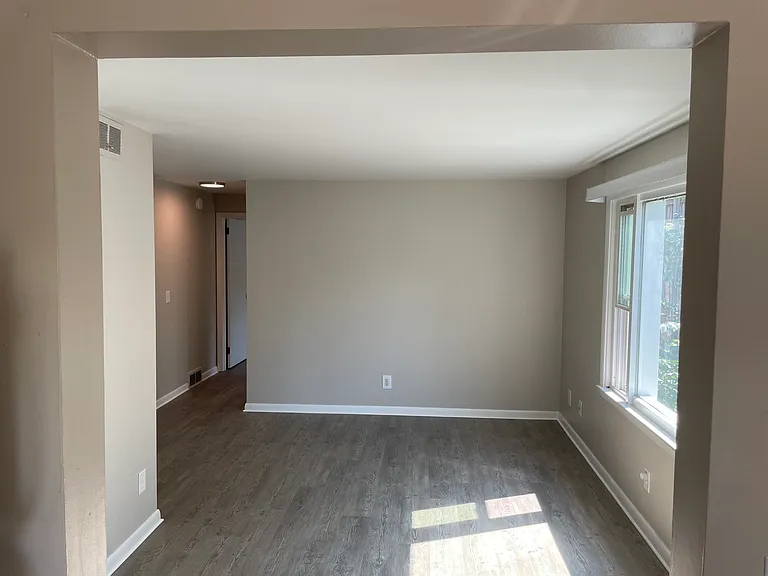 228 Bachtel St SW #3 — Photo 2
