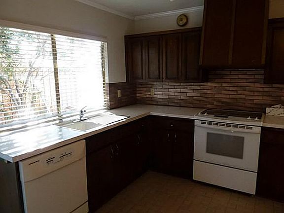 5th image of 2224 Lockwood Dr
