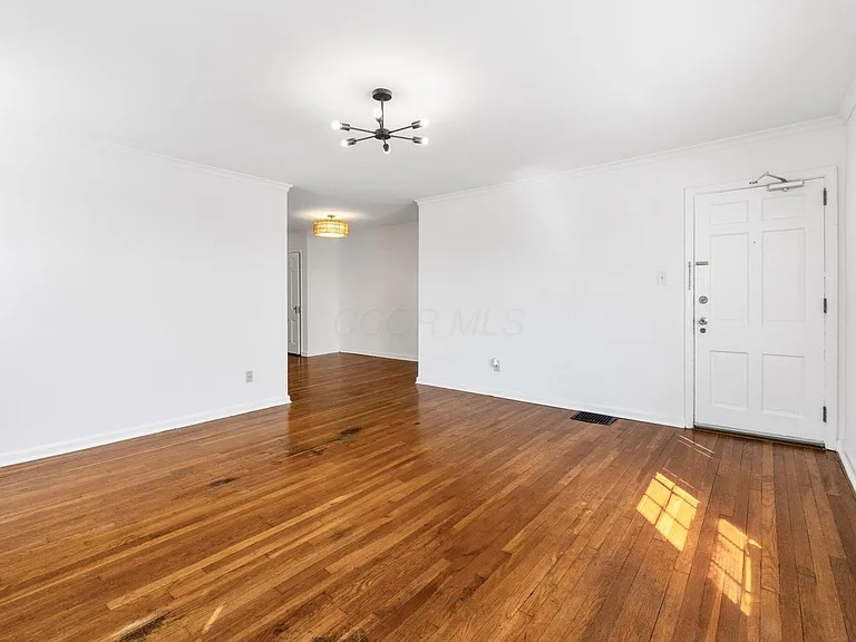 1147 S Cassingham Rd #B — Photo 8