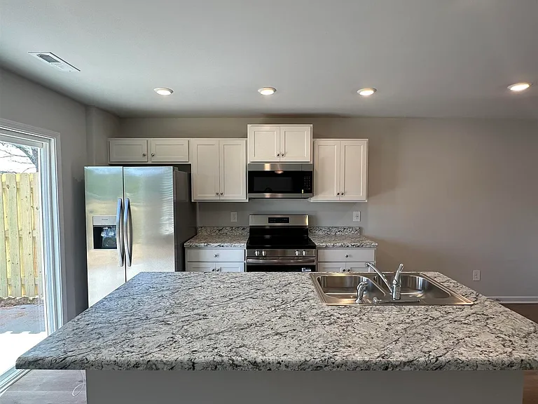 4113 Hudson Ct — Photo 3