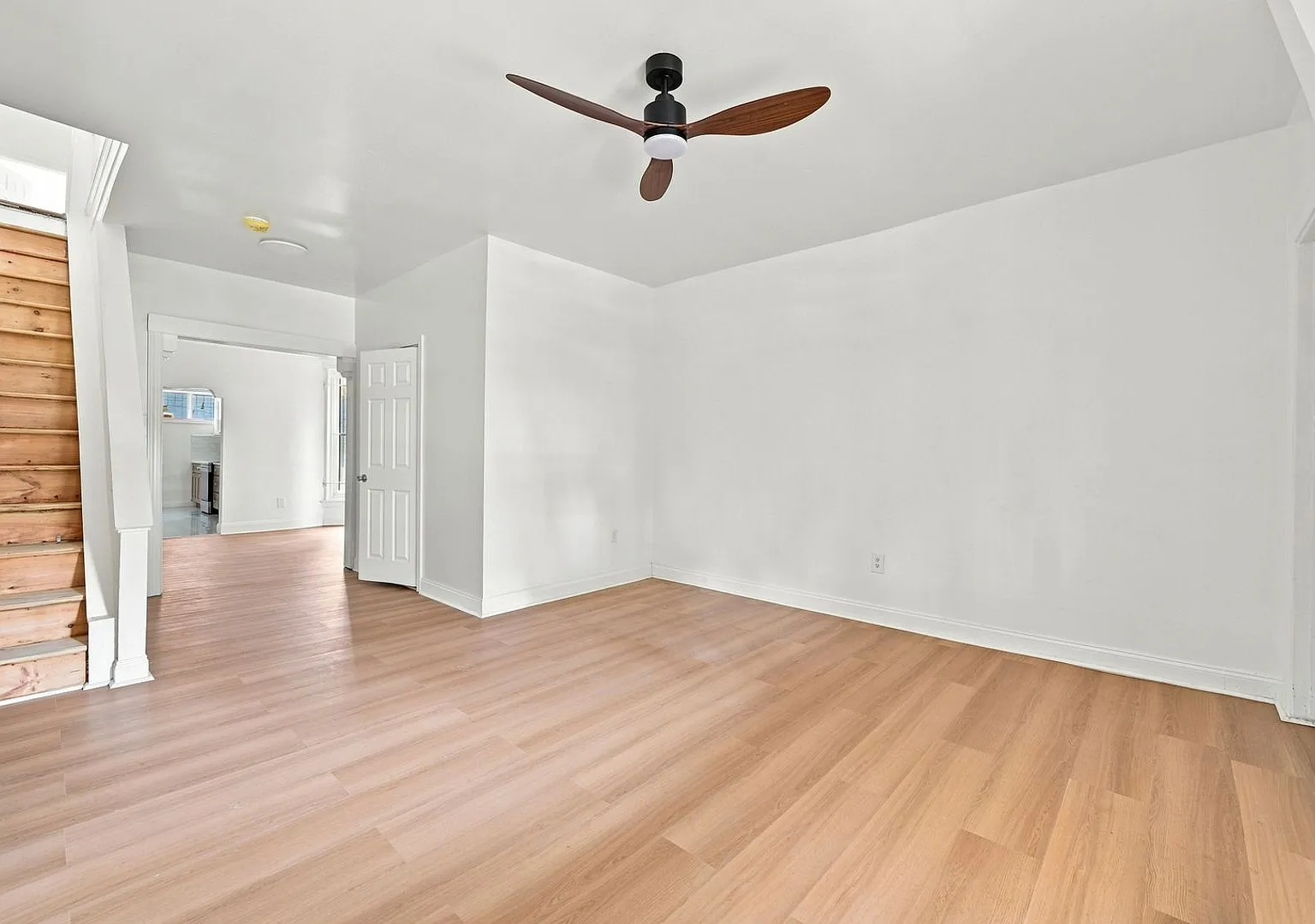 Charming 4BR 2BA House in Philadelphia — Photo 3