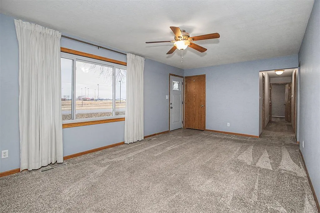 4 bed, 1152 sqft, $2,300 — Photo 4