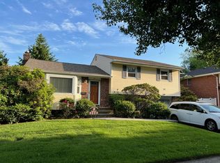 52 Terrehans Ln, Syosset, NY 11791