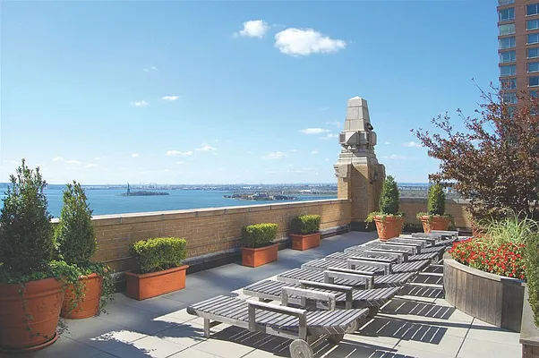 Rented by The Moinian Group | media 38