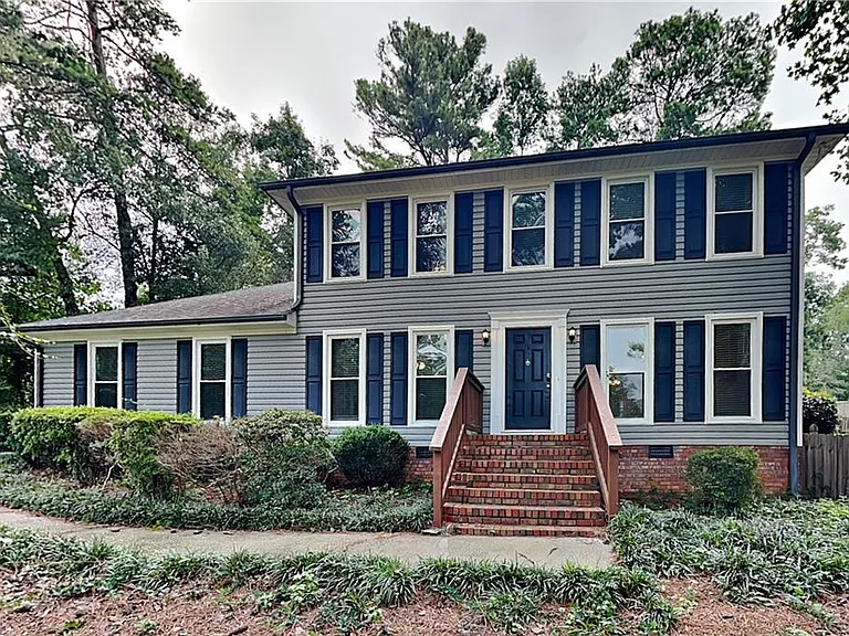 2090 Moccasin Way SW — Photo 1