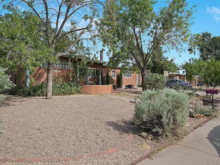 2302 Espanola St NE — Photo 3