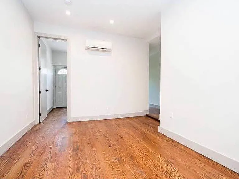 2014 Bleecker St #1R — Photo 2