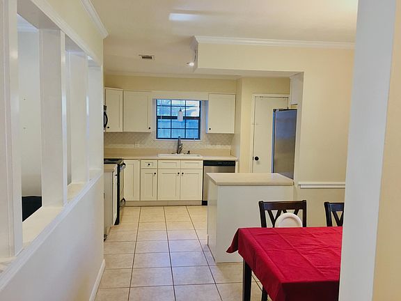5th image of 1042 Darlington Oak Dr