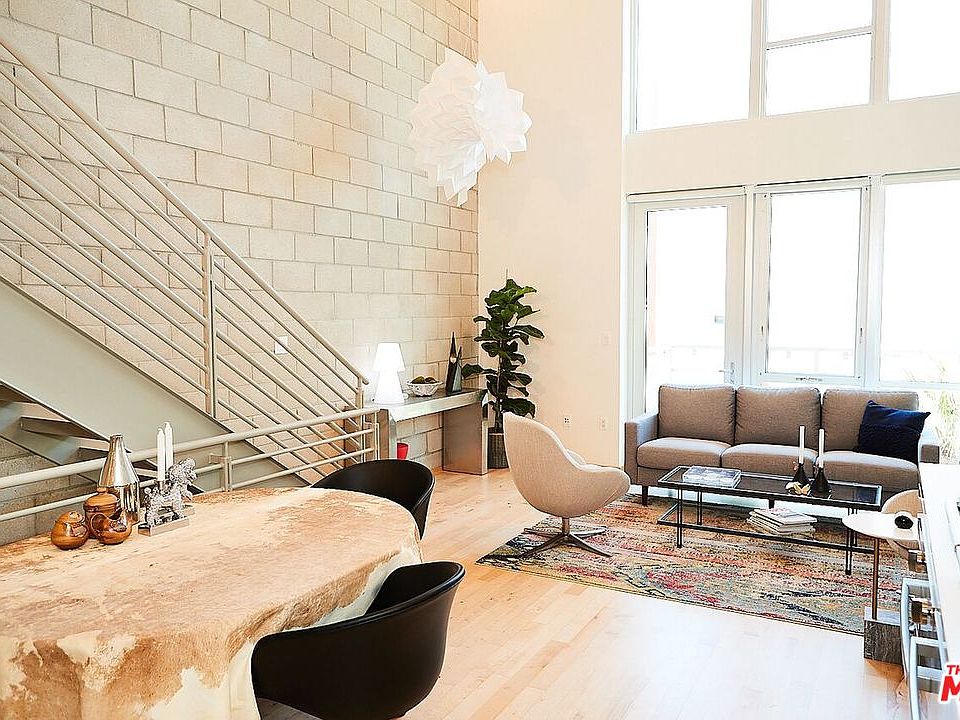 1st image of 3450 Cahuenga Blvd W APT 301