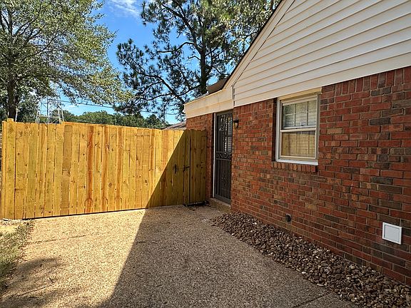 3rd image of 2328 Eastover Dr