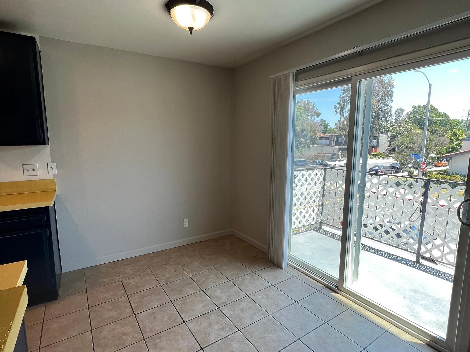 1427 Jellick Ave — Photo 2