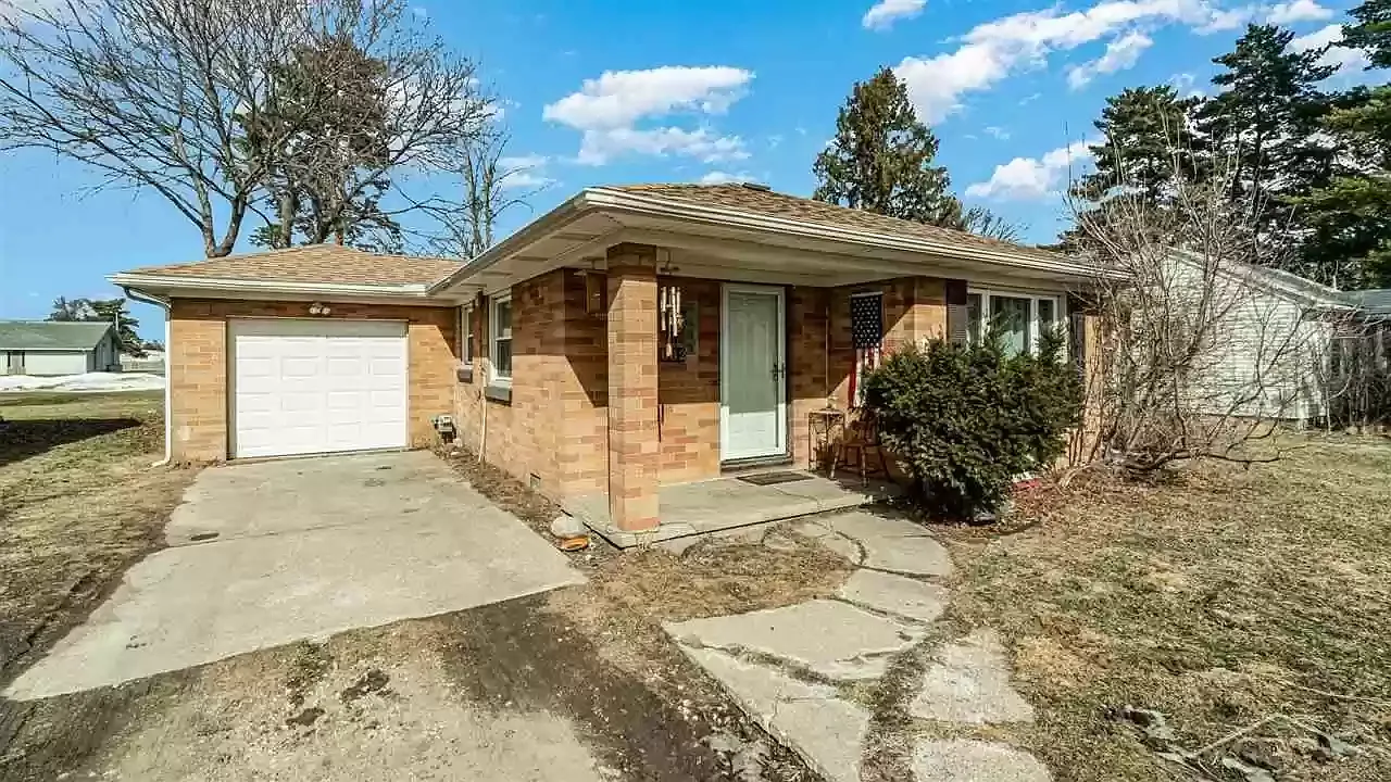 3 bed, 1420 sqft, $1,325 — Photo 1