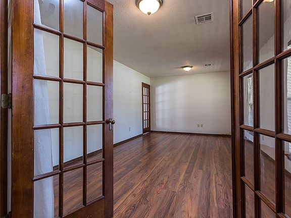 4th image of 2211 W Jefferson St